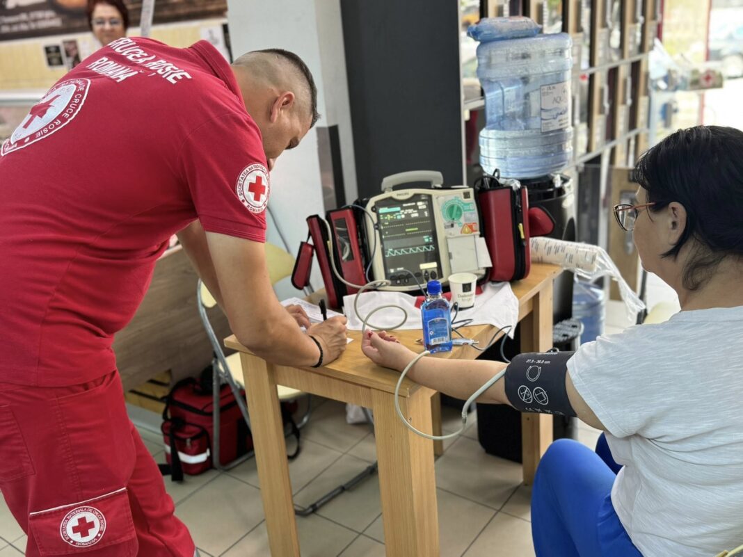 Crucea Roșie Alba vine în sprijinul populației pe timp de caniculă: Puncte de prim ajutor în Alba Iulia și Aiud