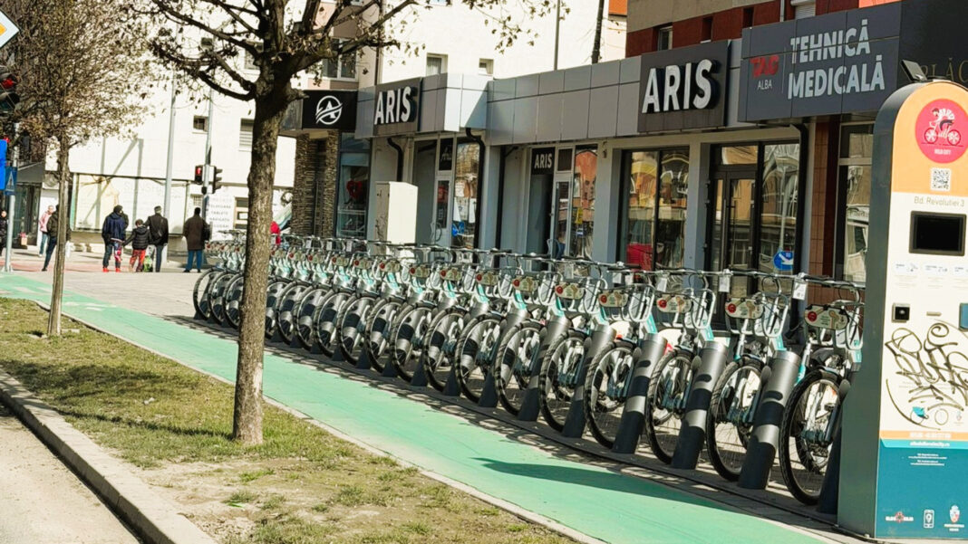 300 de biciclete inteligente disponibile din 15 martie în Alba Iulia. Sistemul „Alba Iulia VeloCity” devine funcțional